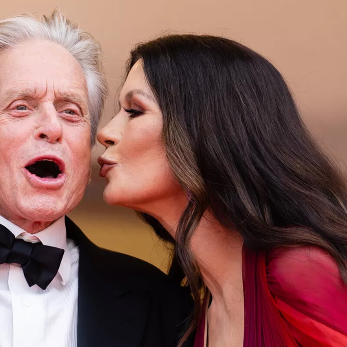 キャサリン・ゼタ＝ジョーンズ、「ハイヒールだけ」の写真を投稿した理由は！？