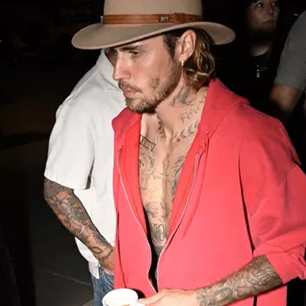 ジャスティン・ビーバー、痩せ細った姿で登場しファンに不安の声。