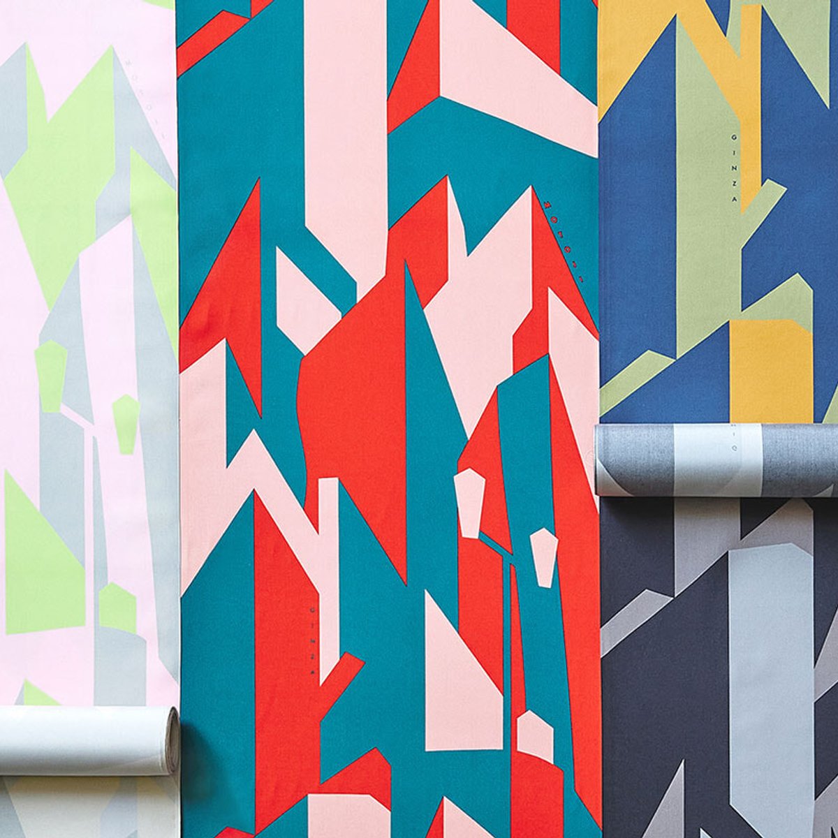 「銀座のいま」を表現した銀座もとじのオリジナル長襦袢で、自由な装いを楽しんで。