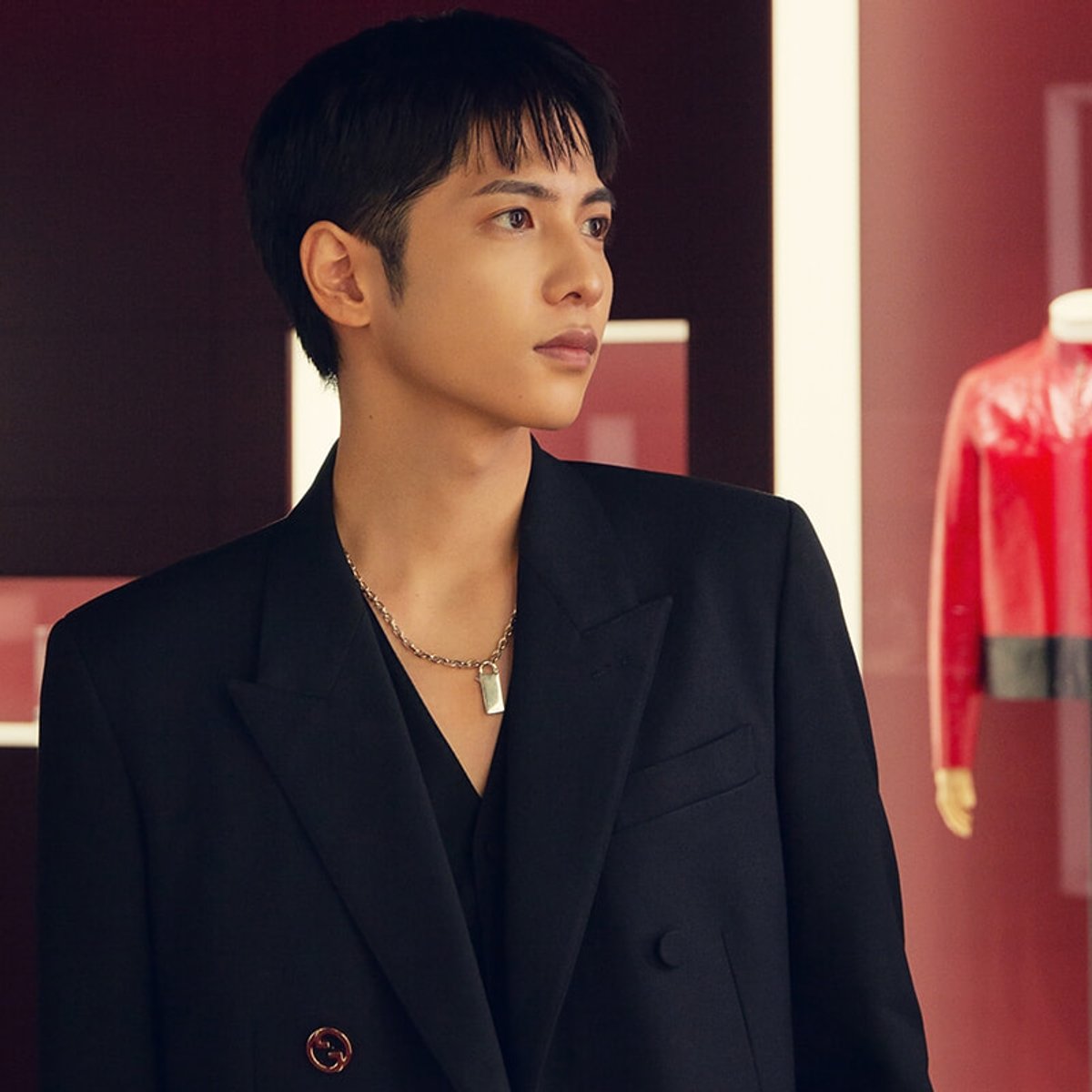 志尊淳が京都で巡る、グッチの日本上陸60周年展『GUCCI COSMOS』。