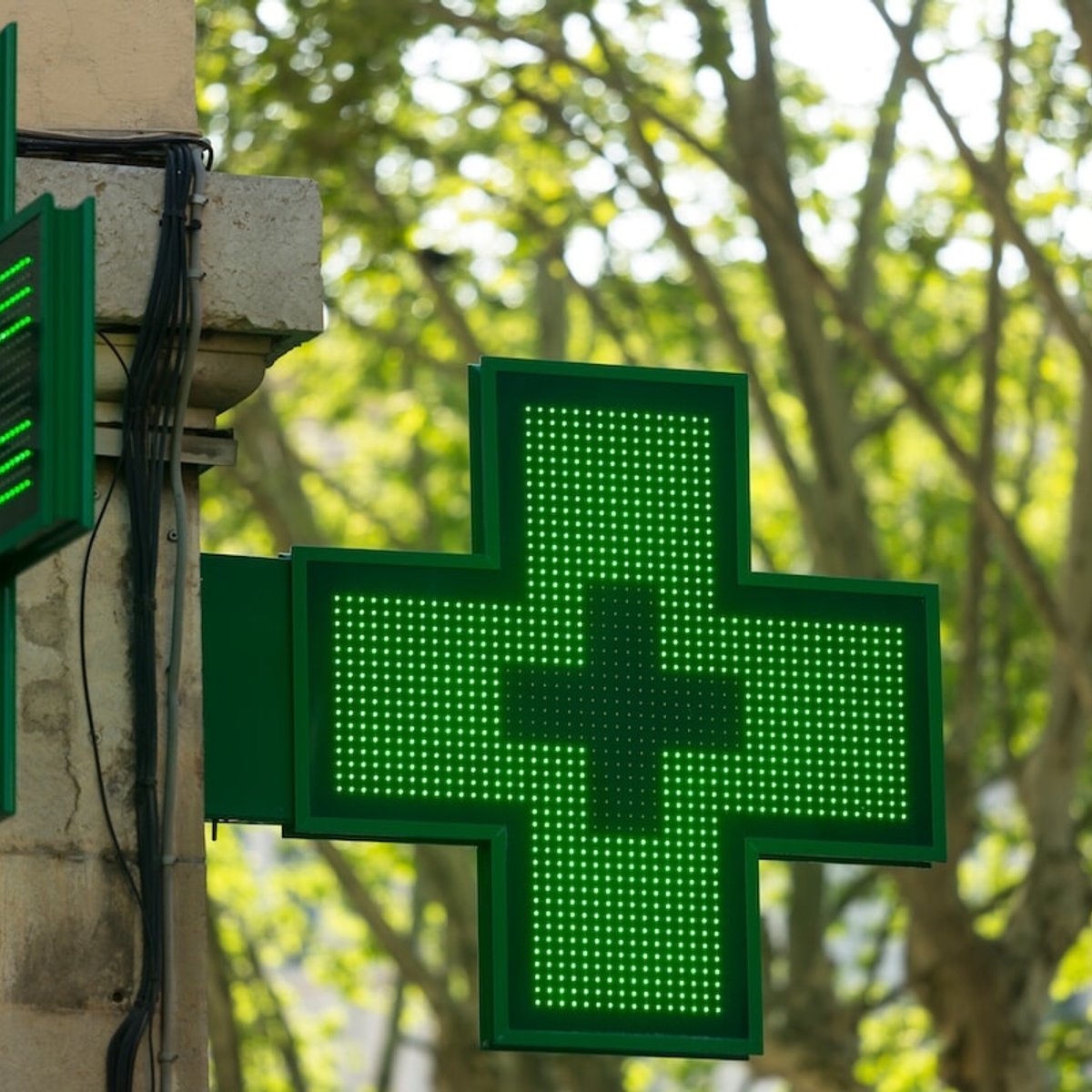 パリの激安ドラストの美容部員に、乾燥肌を認めさせられた瞬間。