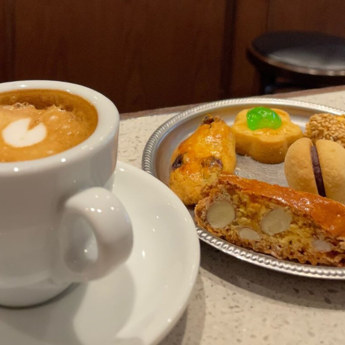 カプチーノは朝、グラッパは夜、そしてエスプレッソは……？ 決して譲れないイタリア人の常識とは。