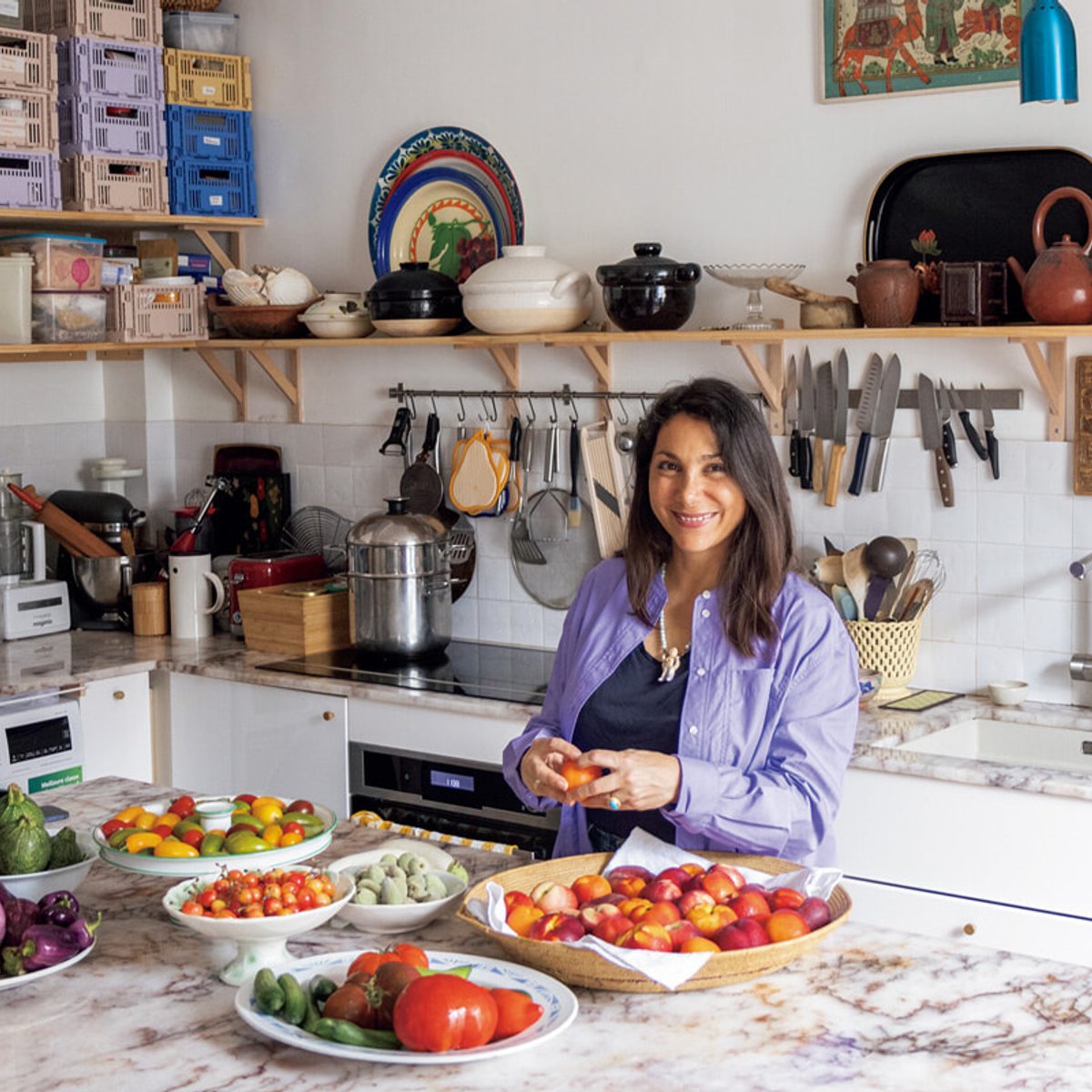 多国籍な文化が調和した料理家のインテリア。｜アーティストのパリの家（1）