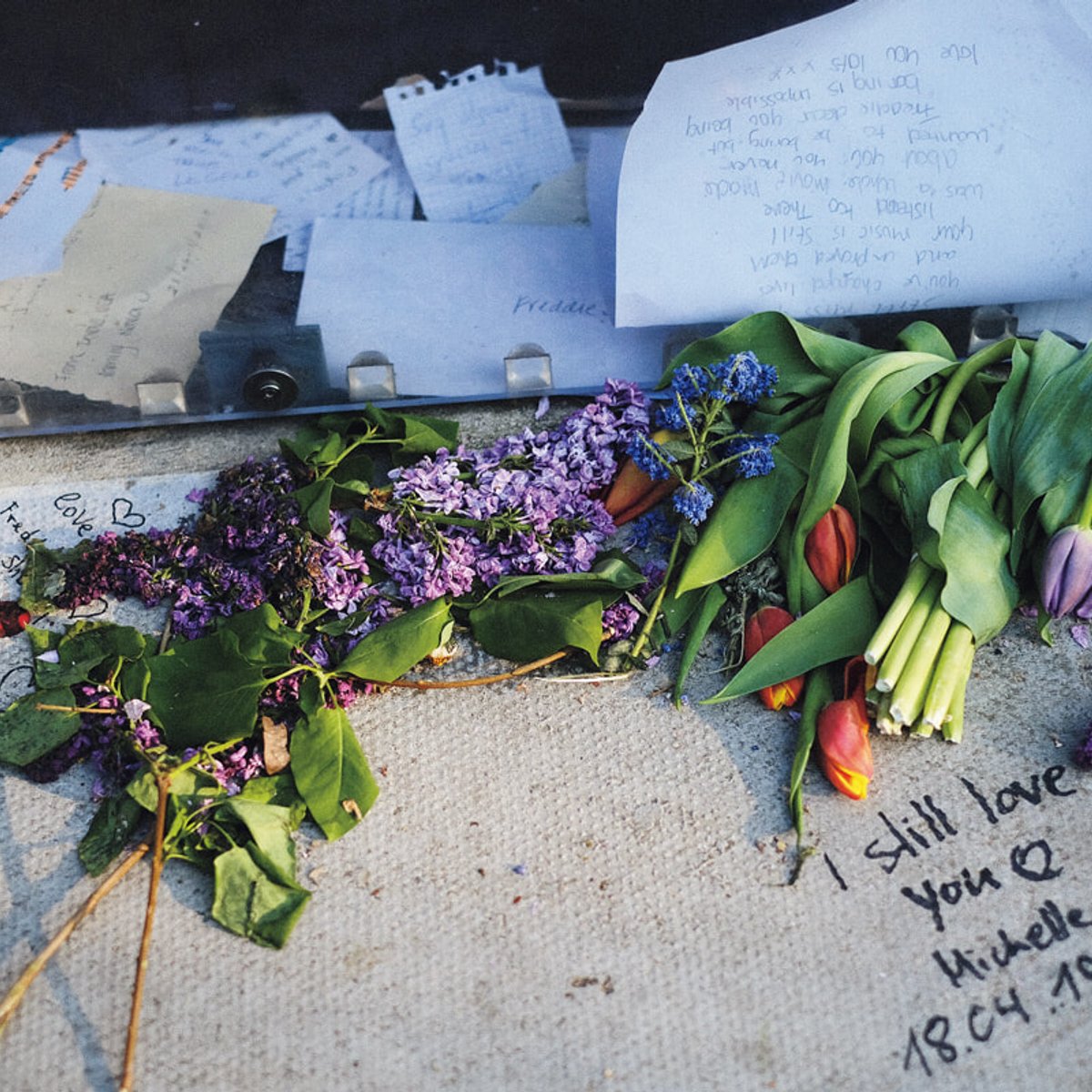 クイーンのフレディ・マーキュリーの終の住処、ガーデンロッジを訪ねて。