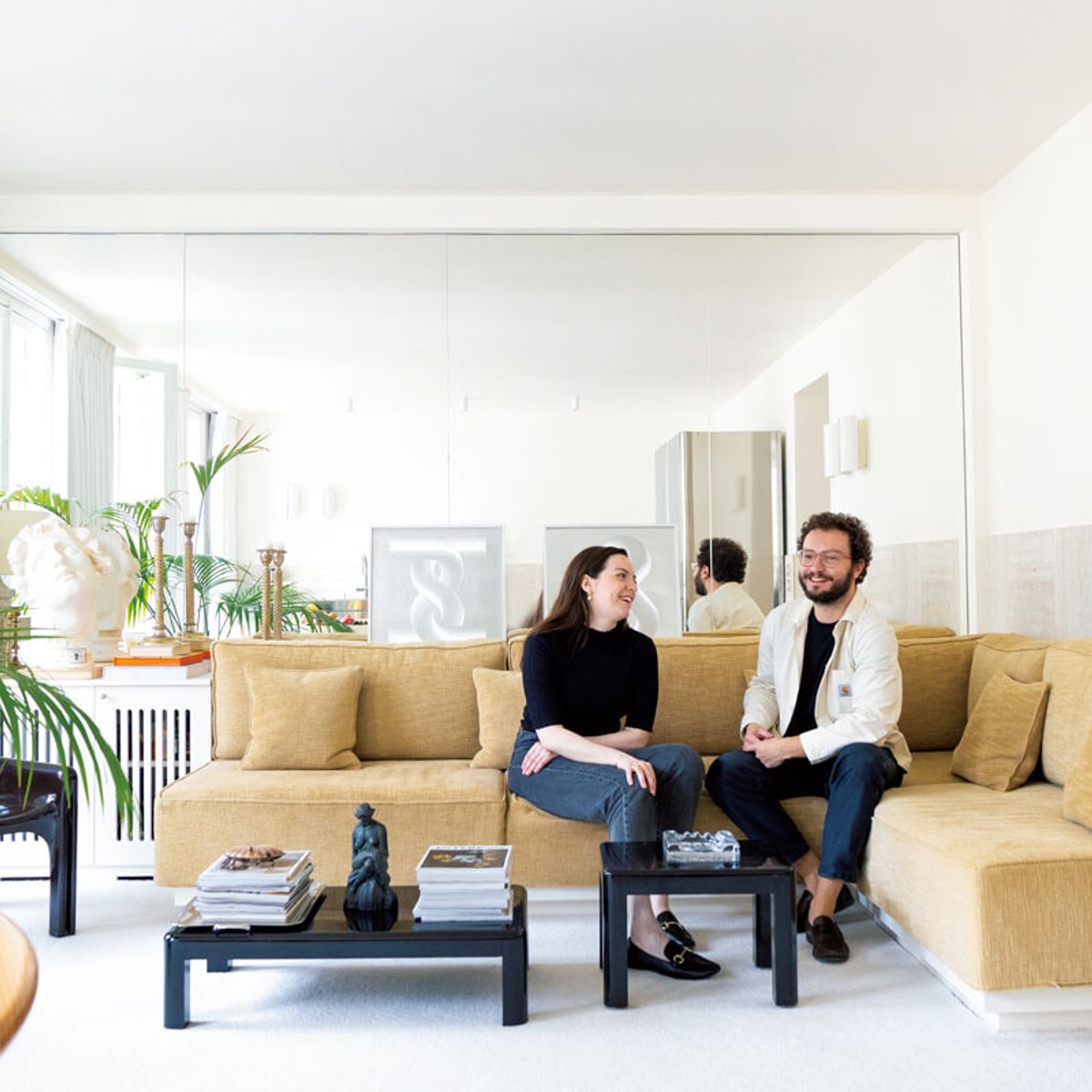 シンプルで開放的、建築家夫妻が暮らす60年代のアパルトマン。｜アーティストのパリの家（3）