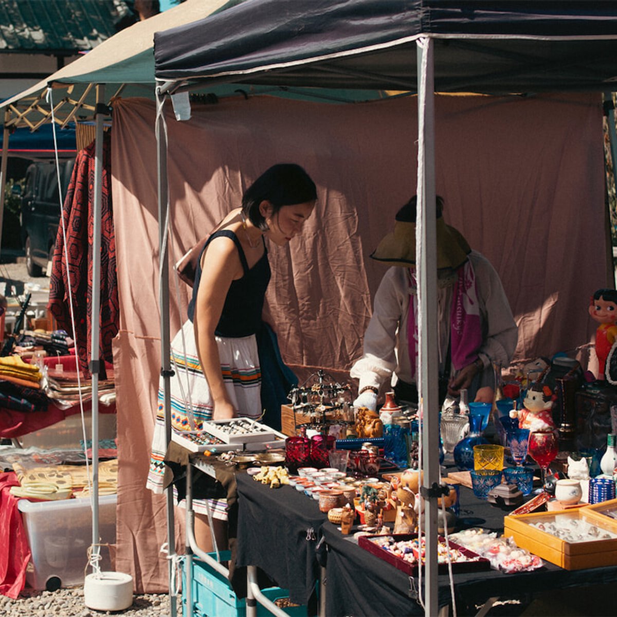秋の蚤の市、護国寺骨董市に目利きが訪れたら。