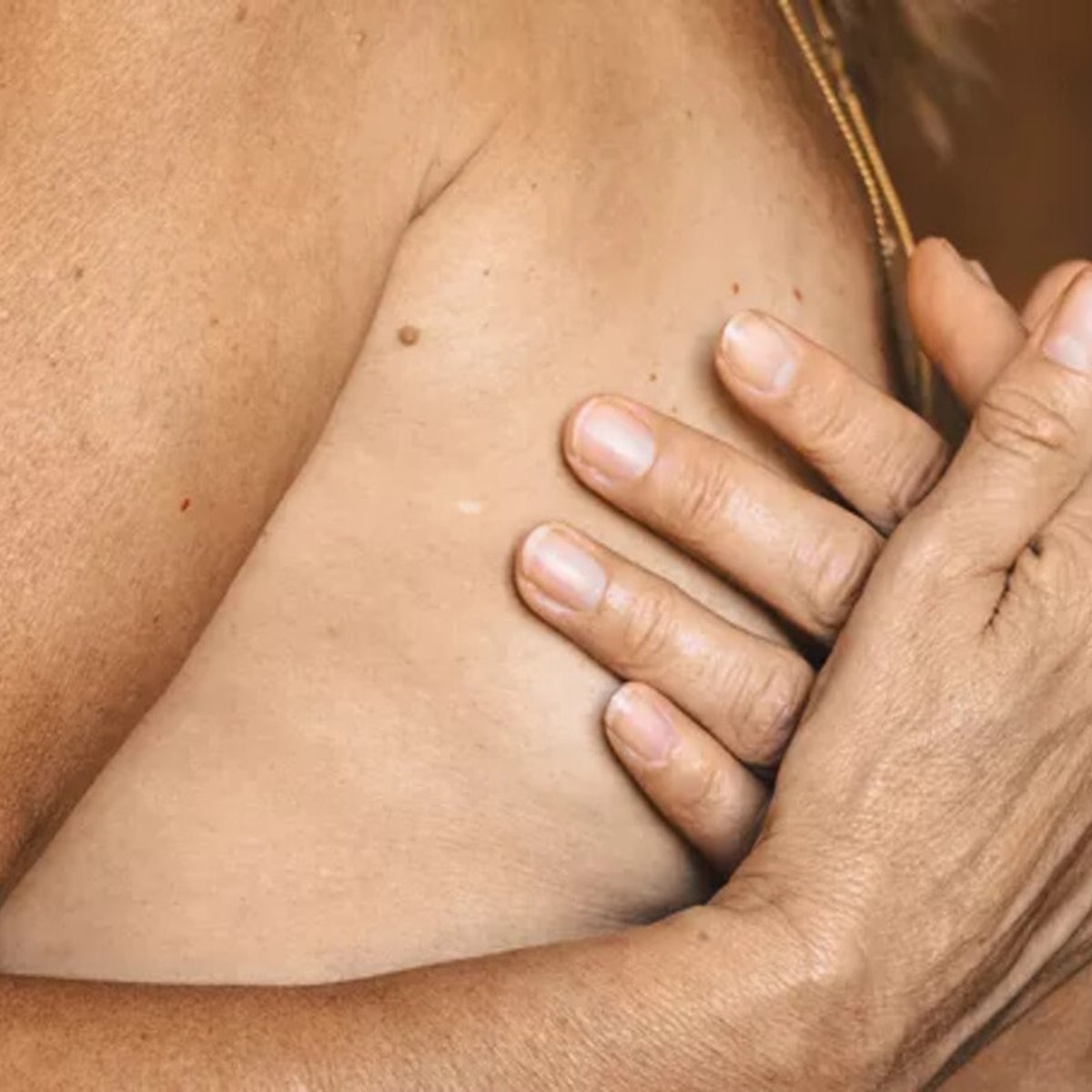 10月は乳がん月間！ 正しい自己触診をするための簡単5ステップ。