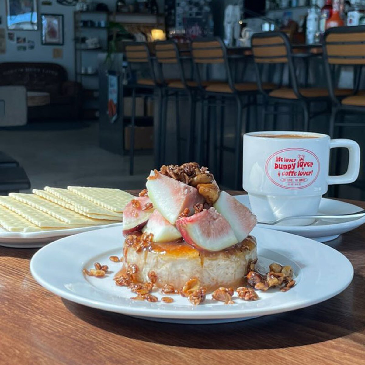 昼も夜も楽しめる、聖水洞のヴィンテージカフェA TO Bの人気メニューは？