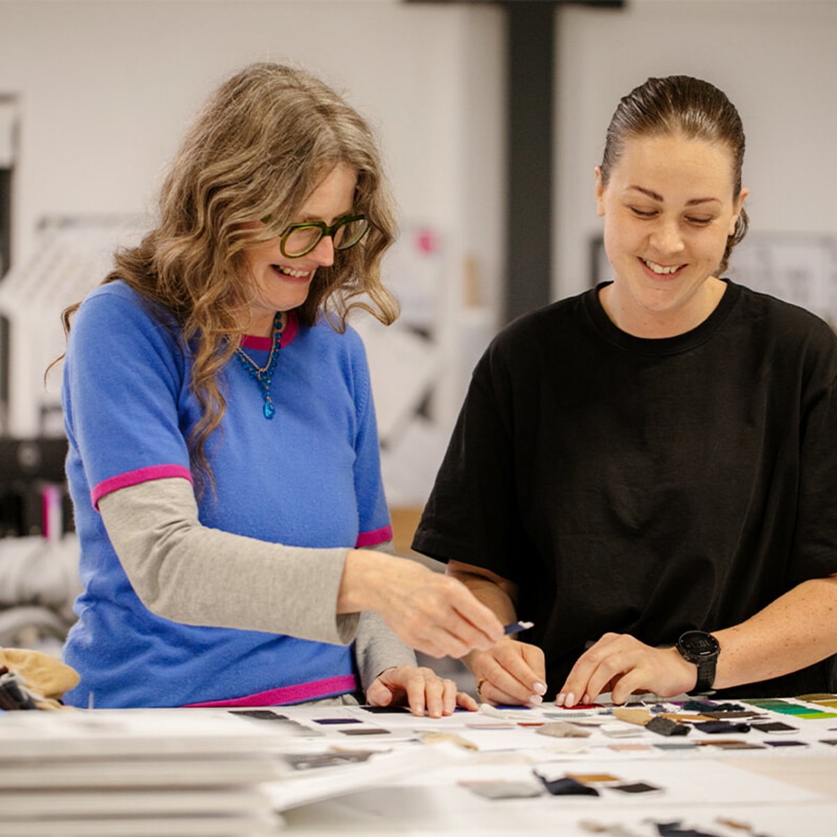 繊維産業で栄えた街スコットランドのホーイックで、ジョンストンズ・オブ・エルガンが未来の職人を育む。