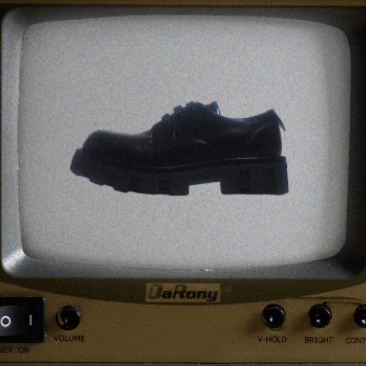 長く愛せる一足をアップデート。ハンサムシューズにパリジェンヌのようなオリジナルの個性を添えて。