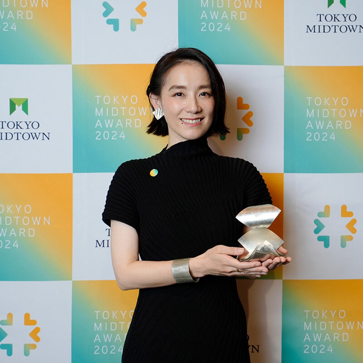 東京ミッドタウンでの授賞式のために、篠原ともえがデザインしたアートなトロフィーとは？