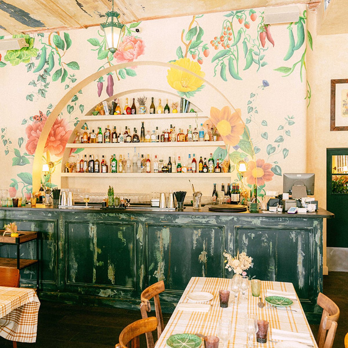 ビュット・ショーモン公園、オラ・ファームハウスは夢の食空間。