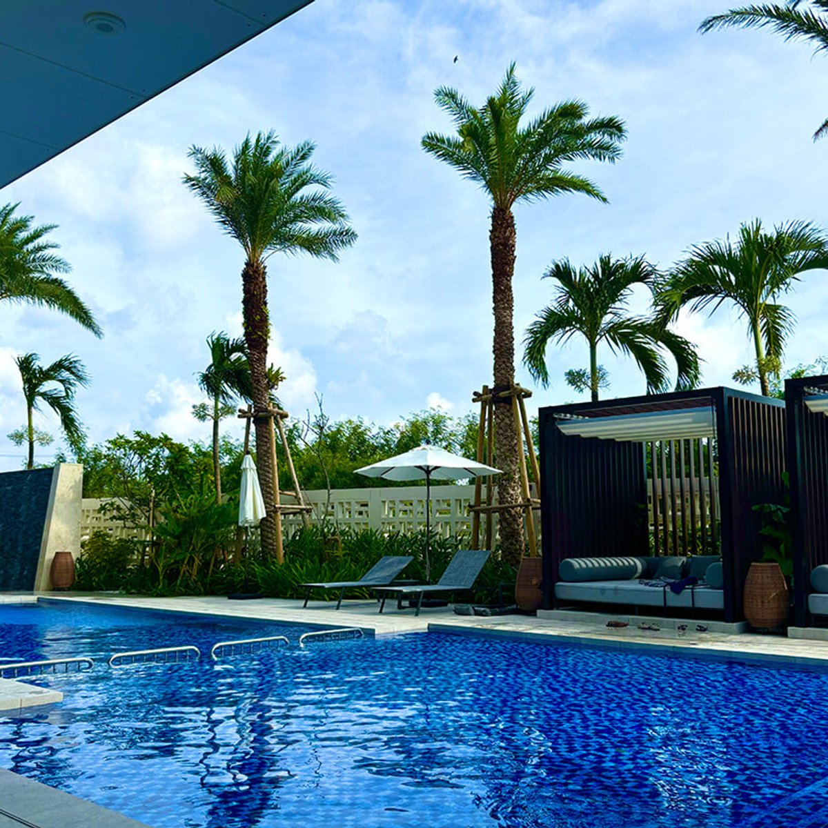 プールとサウナが充実、スマートラグジュアリーな石垣島のおこもりリゾートへ！