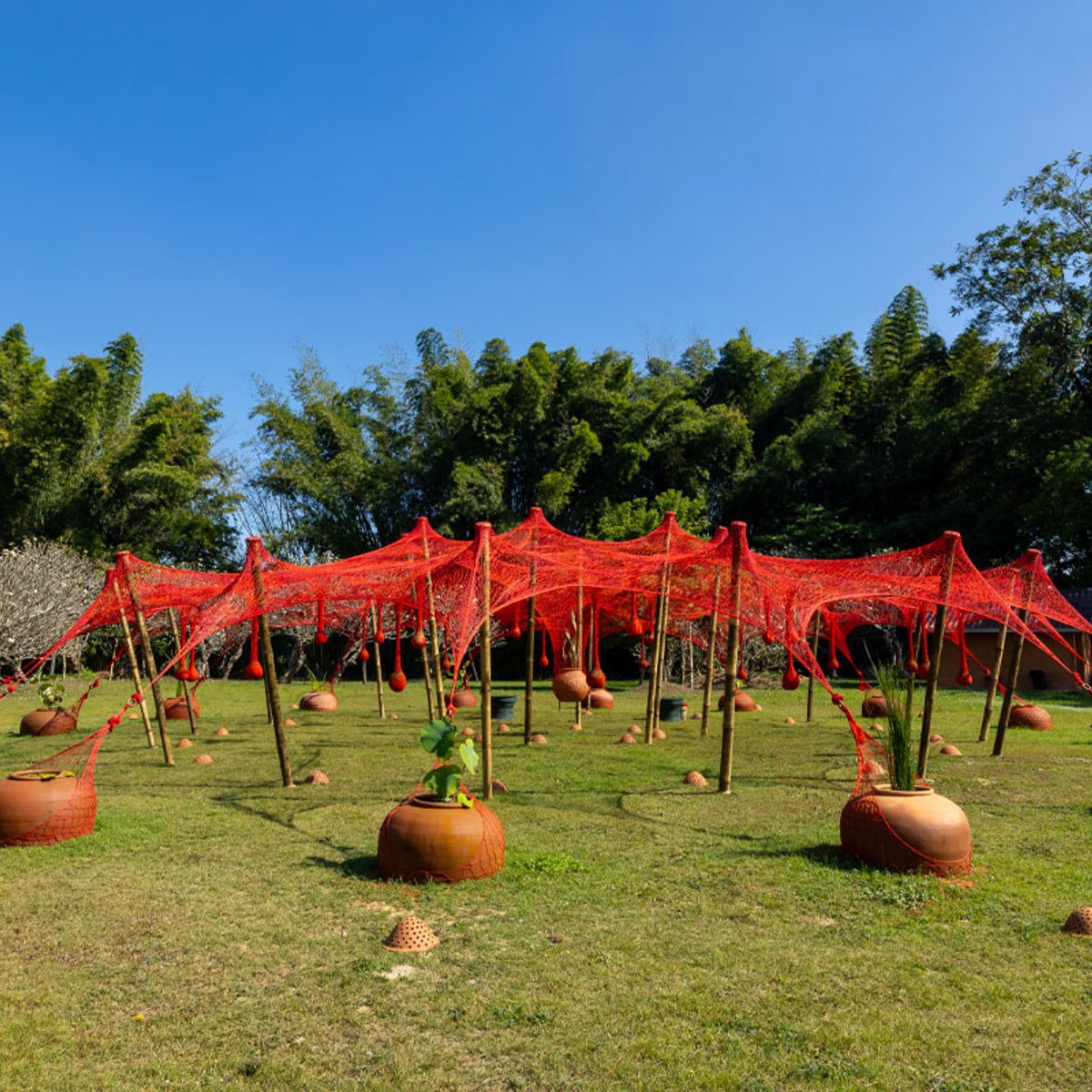 岡山県北初の国際芸術祭へ。アートを通じて、森がもたらす恵みと向き合う。