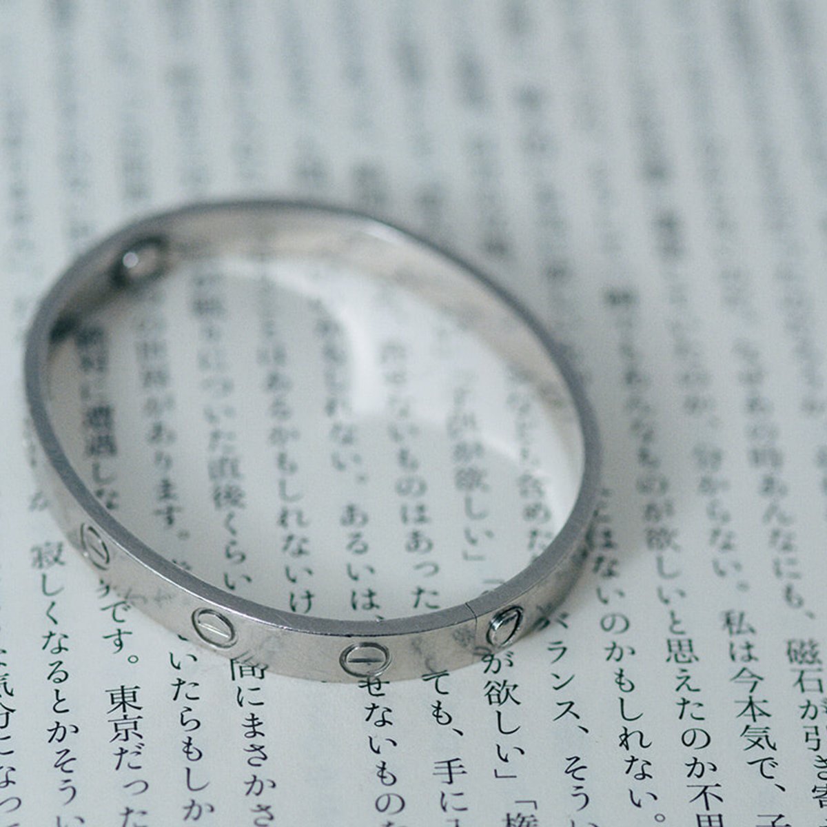 【金原ひとみ】外した瞬間に、新しい自分になれたカルティエのラブブレス。