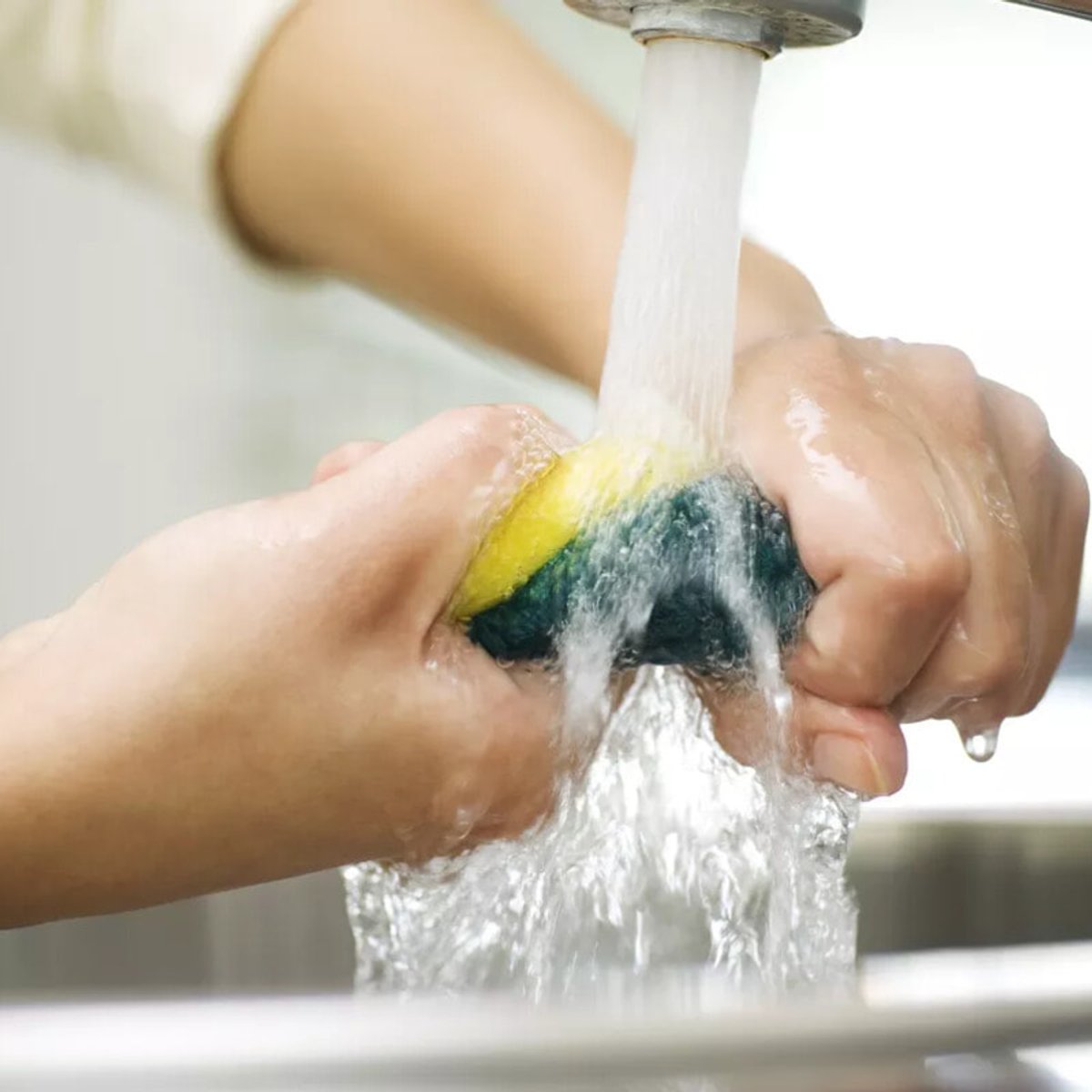 キッチンのスポンジで食中毒を起こさないための3つのヒント。