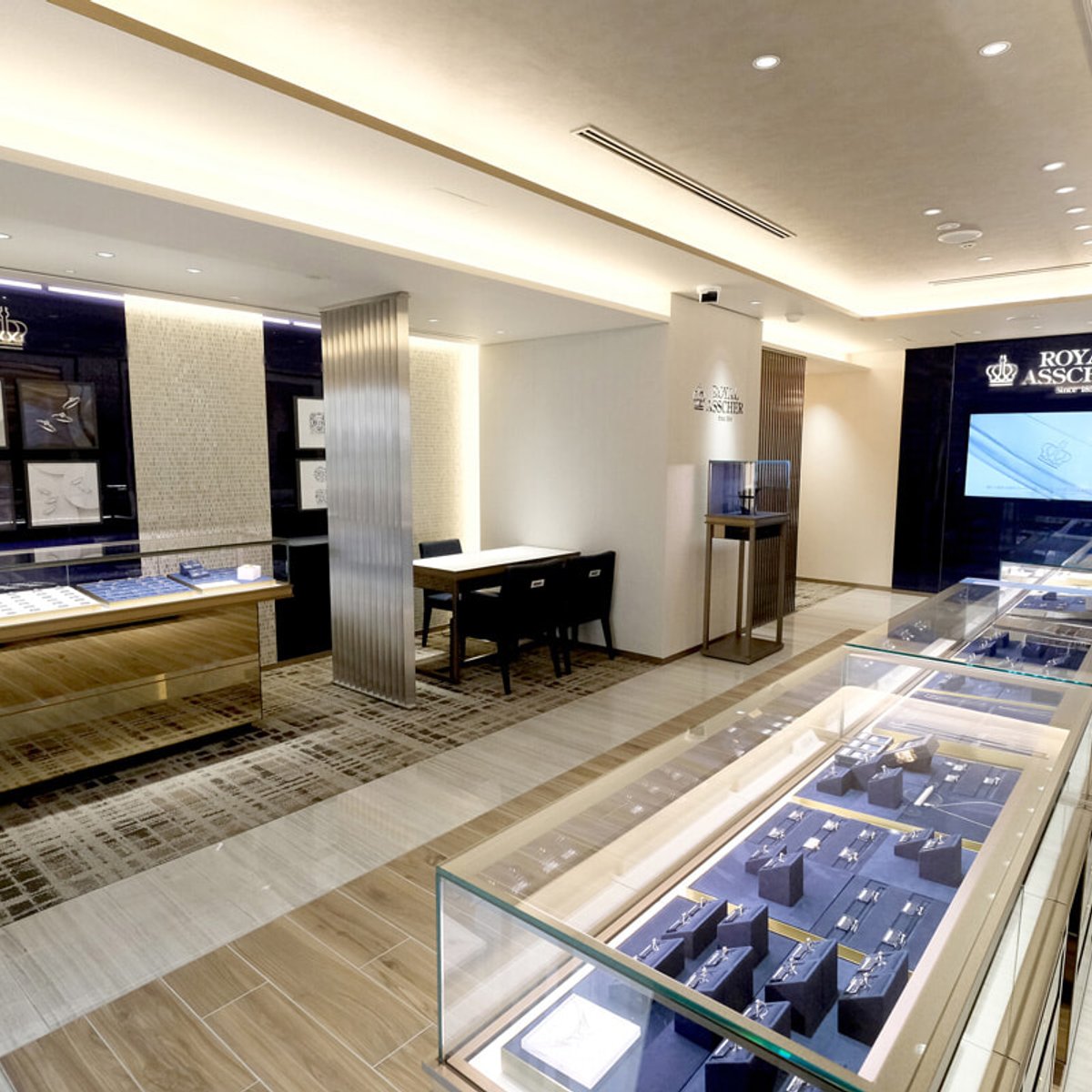 ロイヤル・アッシャー ブティック 名古屋で、魅惑のダイヤモンドジュエリーを探して。