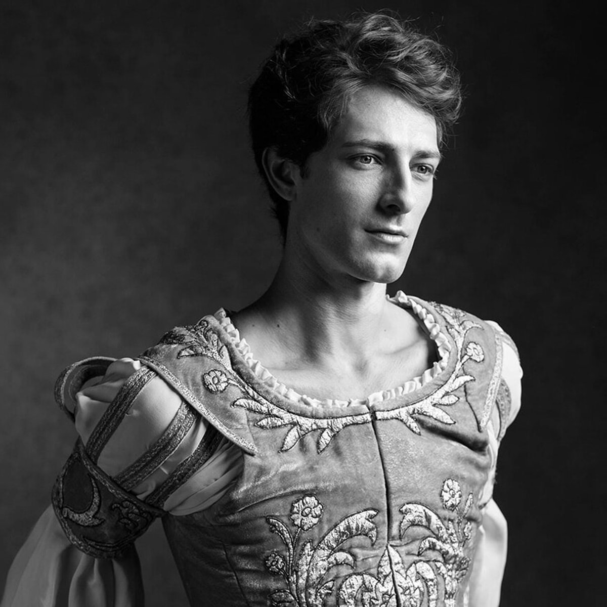 大阪・名古屋・東京で、マチュー・ガニオが柚香光と新作デュオを踊る。