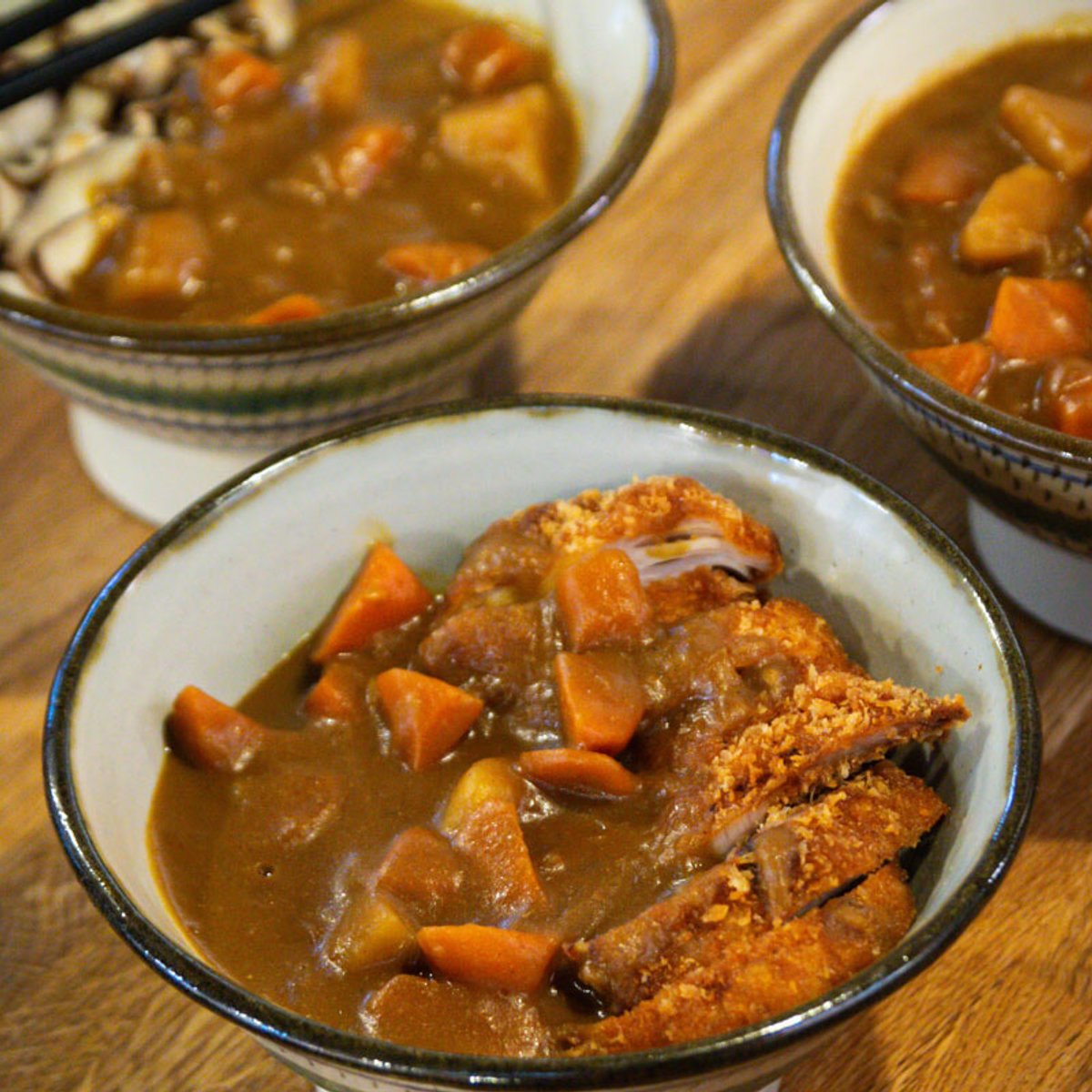 カレー丼！ パリっ子たちはレピュブリックのじんちゃん横丁に通う。