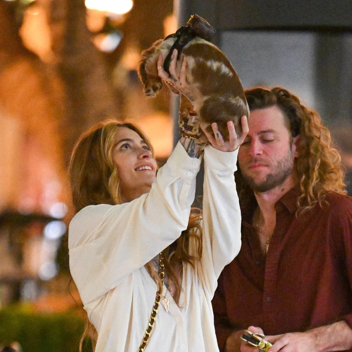 パリス・ジャクソン、恋人とサプライズ婚約を発表！