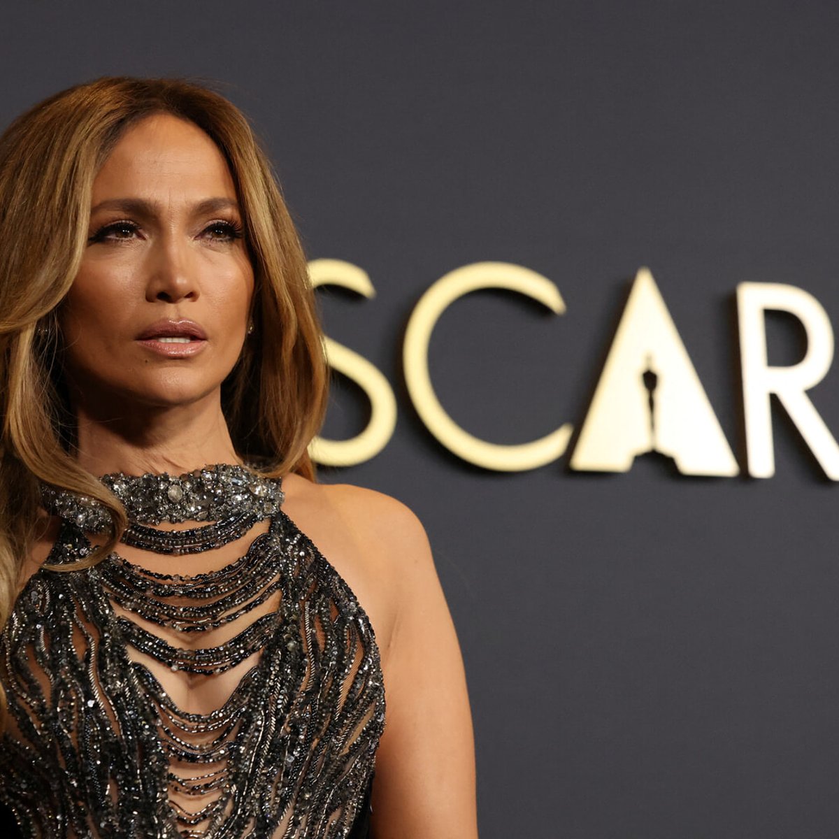 J.Lo、ベンと離婚後、セクシーすぎる「リベンジ・ドレス」の肌露出がエスカレート中