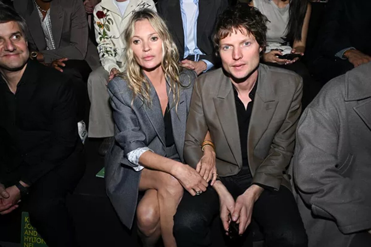ケイト・モス 額付き KATE MOSS LV POP ケイト・モス、50歳で