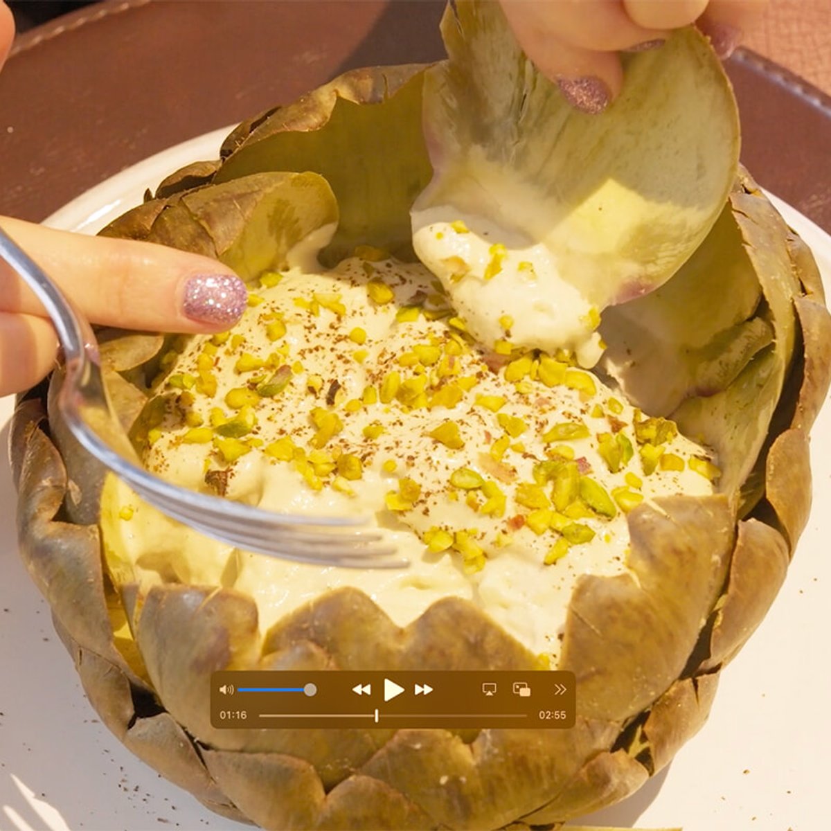 パリ8区の地中海料理レストランの必食メニュー「丸ごとアーティチョーク」とは？