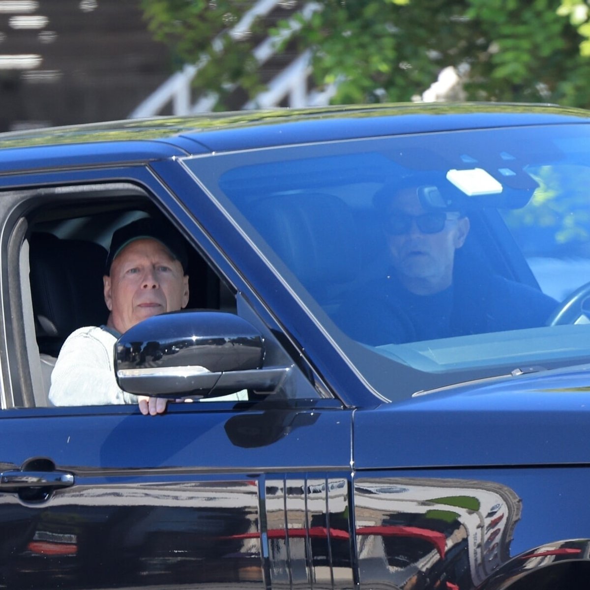 認知症になったブルース・ウィリス、娘に抱きしめられるビデオが話題に。