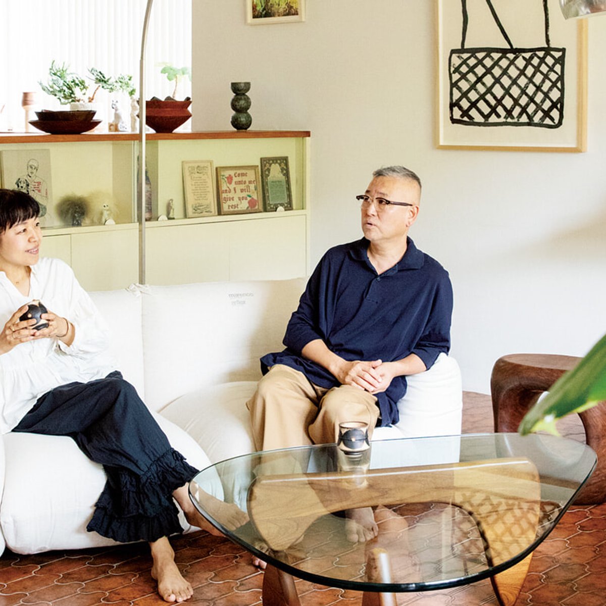 アートは「飾って、使うもの」。チダコウイチと野口アヤ夫妻が暮らす、絵画とオブジェのある家。