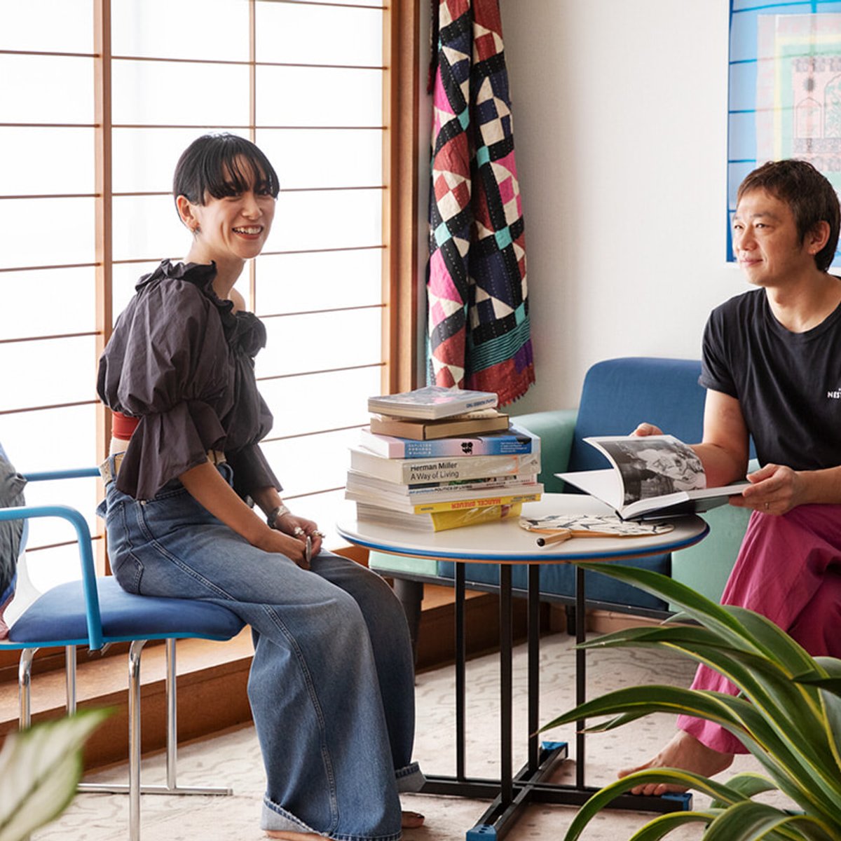 和室のモダン化にも。ポップアートや民藝を調和させた、高島大輔、中山良子夫妻のインテリア。