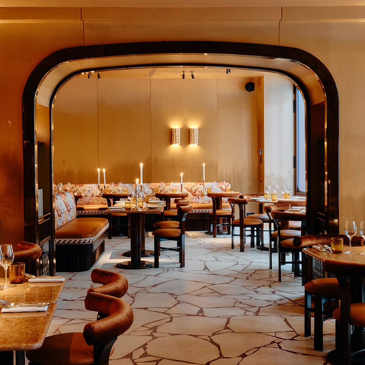 「怒り」のレストラン、コレール。ディナーはロシアンルーレットで始める。