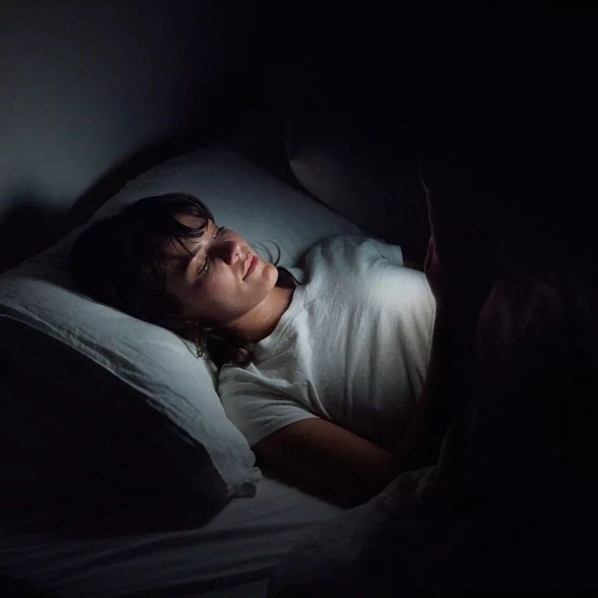 眠れない夜に避けるべき「4つのこと」。専門家2人が警鐘。