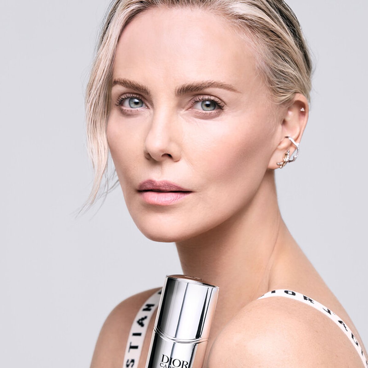 シャーリーズ・セロンがディオール カプチュールの新たな顔に！