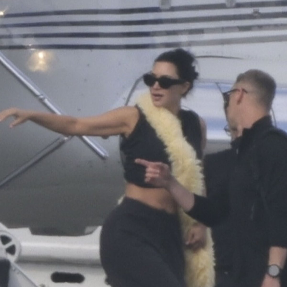 キム・カーダシアン、ロサンゼルスの火災で被害を受けた子どもたちに下着を寄付！