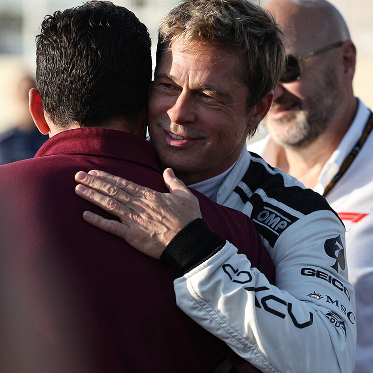 偽ブラッド・ピットからのロマンス詐欺にあった女性、入院へ。