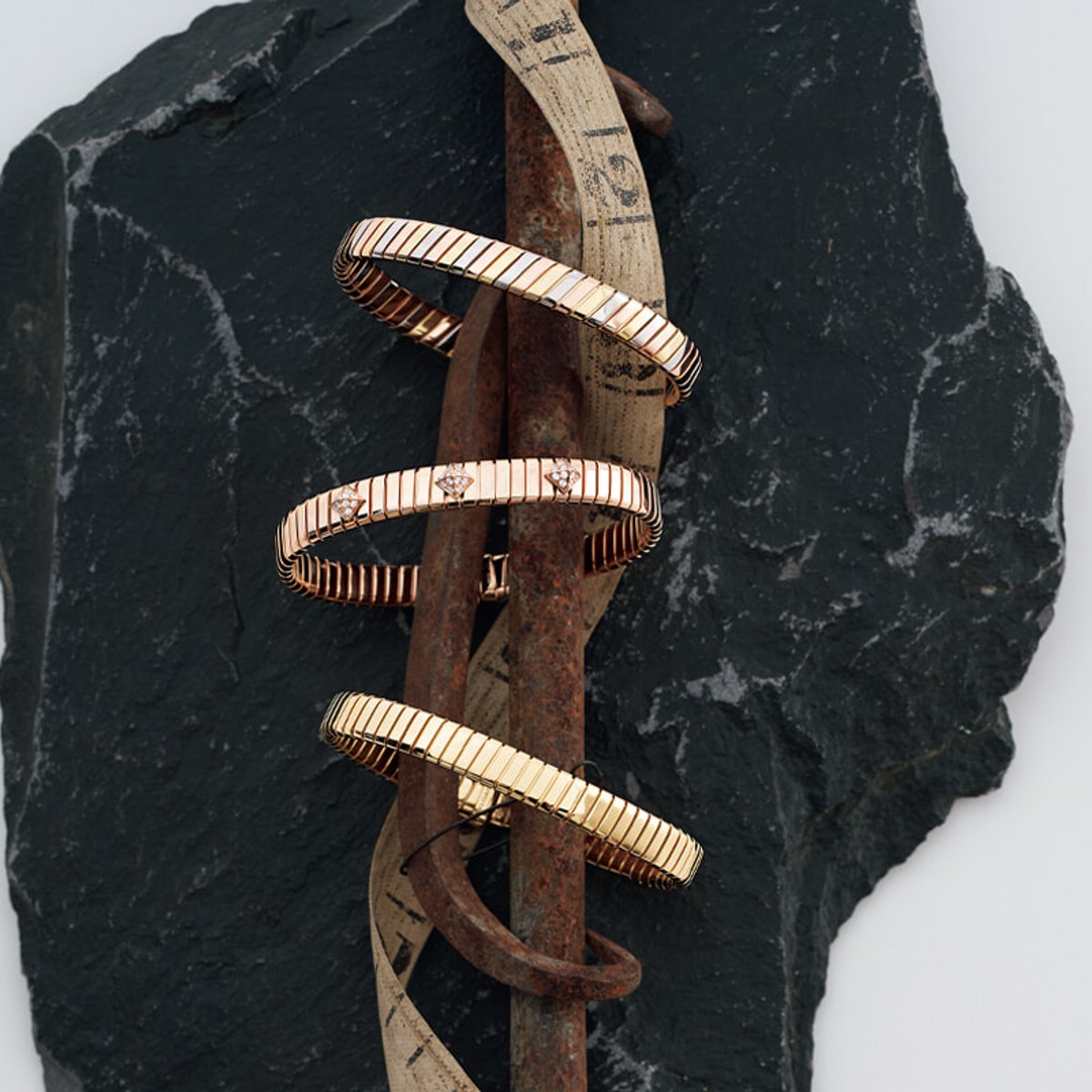 ブルガリの名品「ブルガリ トゥボガス」に新作が登場。つけるほどに増す、深みとは？