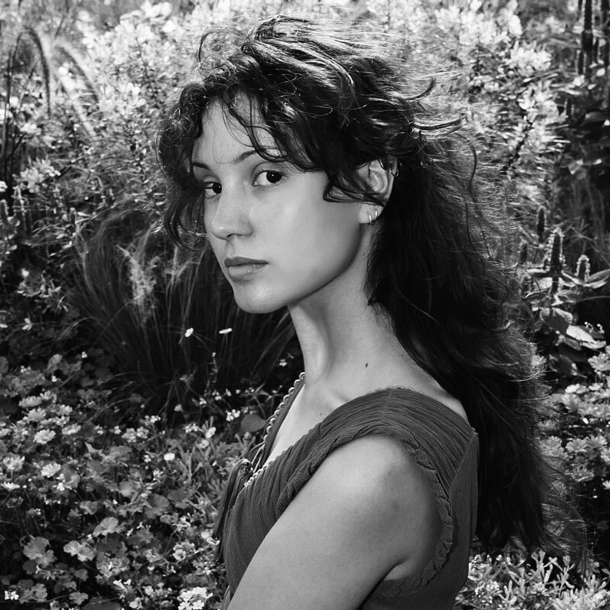 神秘的でタイムレスな、リアナ・フローレスの音楽のルーツとは？