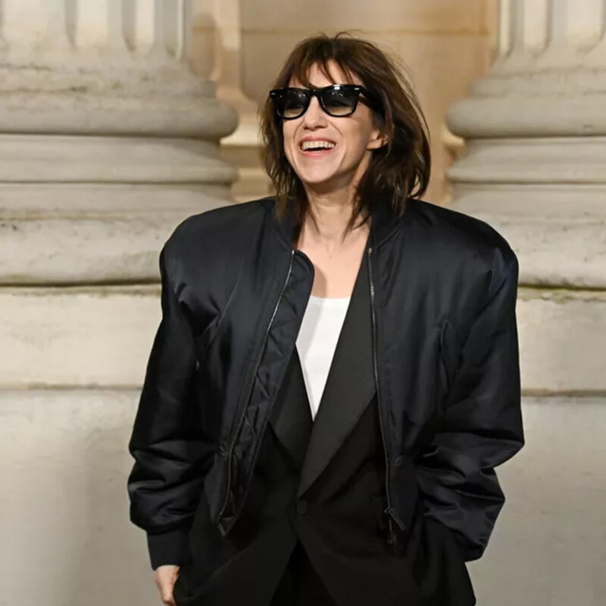 サンローランのショーの最前列に登場したシャルロット・ゲンズブールのファッションに注目！