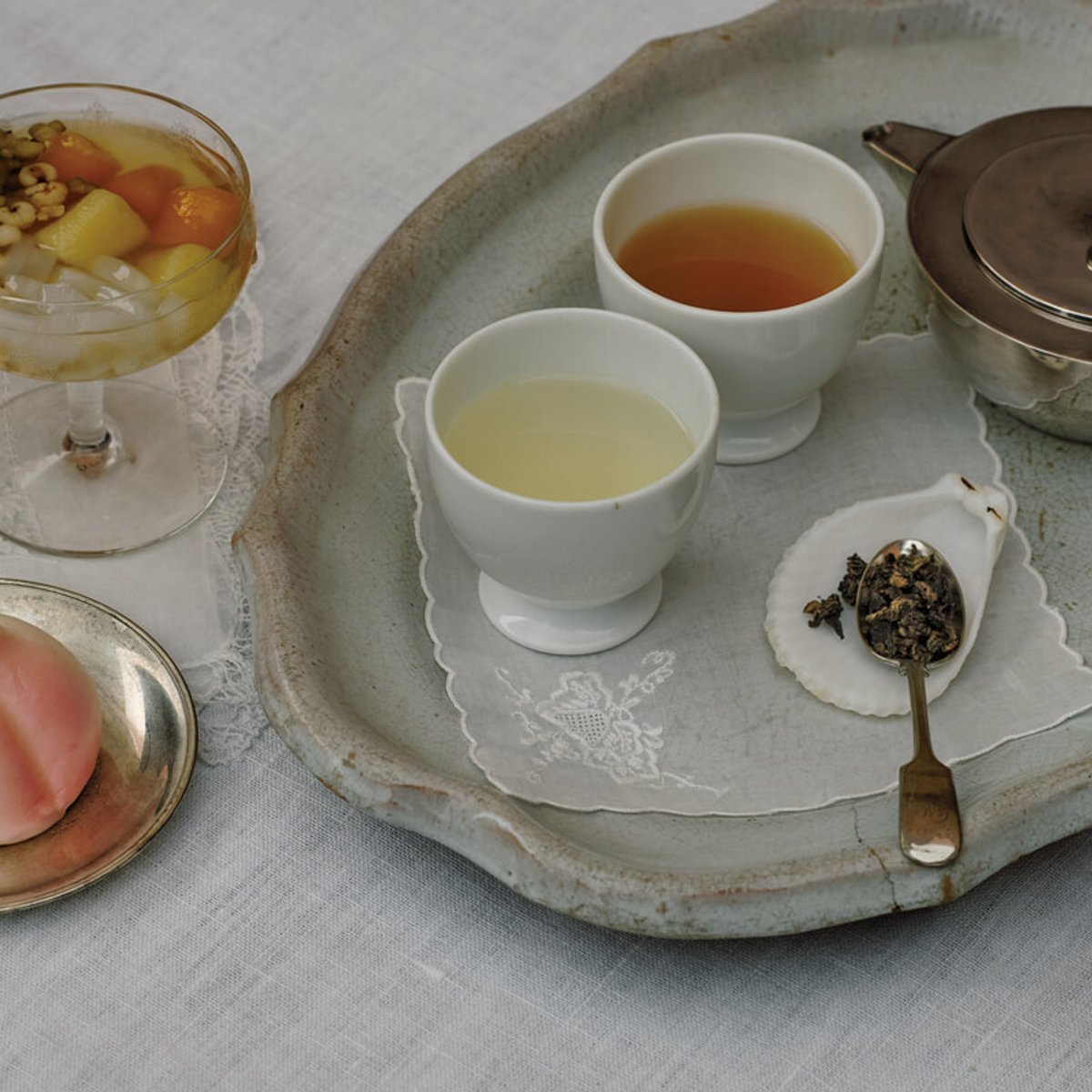 中国茶に合わせて、芋圓＆桃まんはいかが？