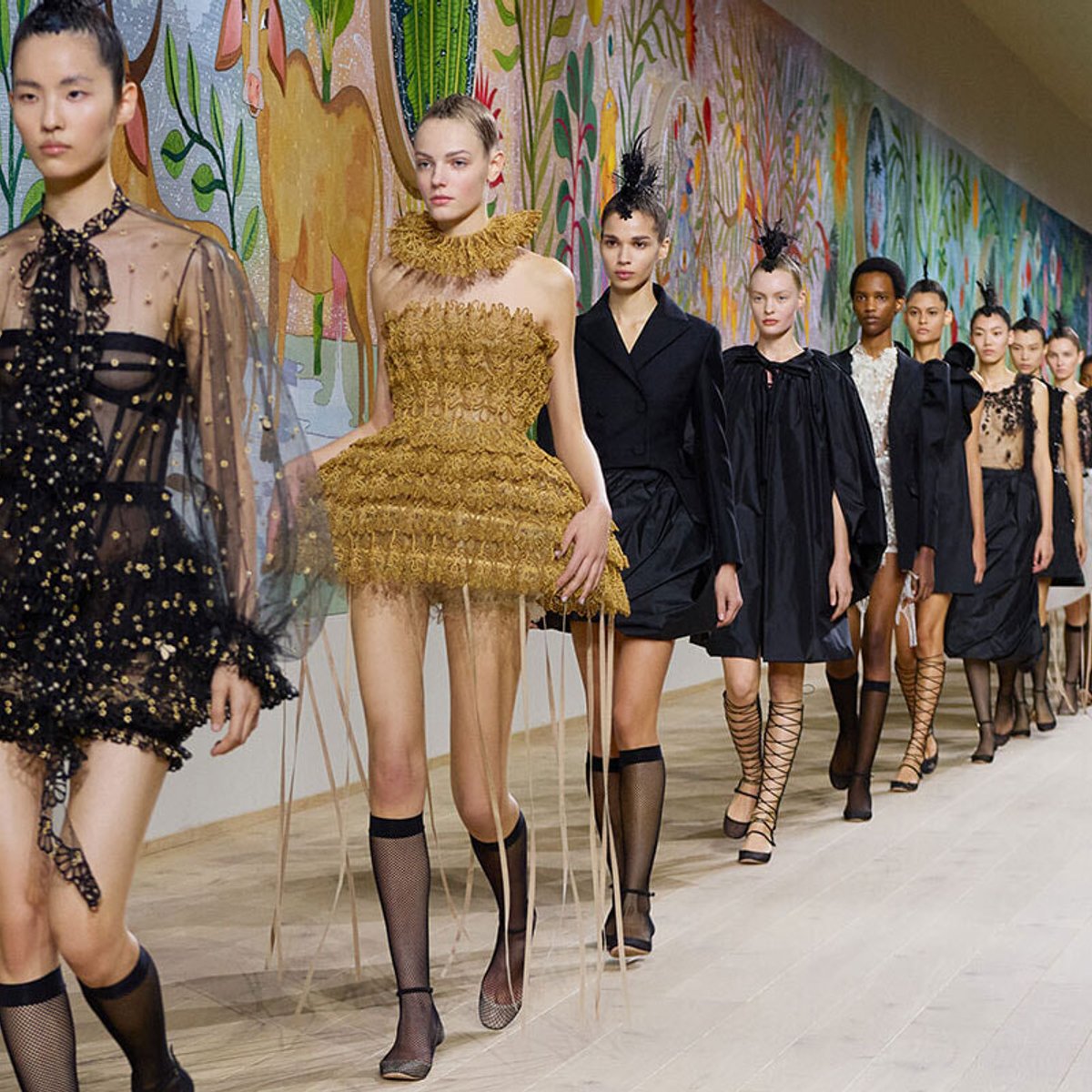 ディオールのオートクチュールコレクション、鏡の向こうの夢と現実。