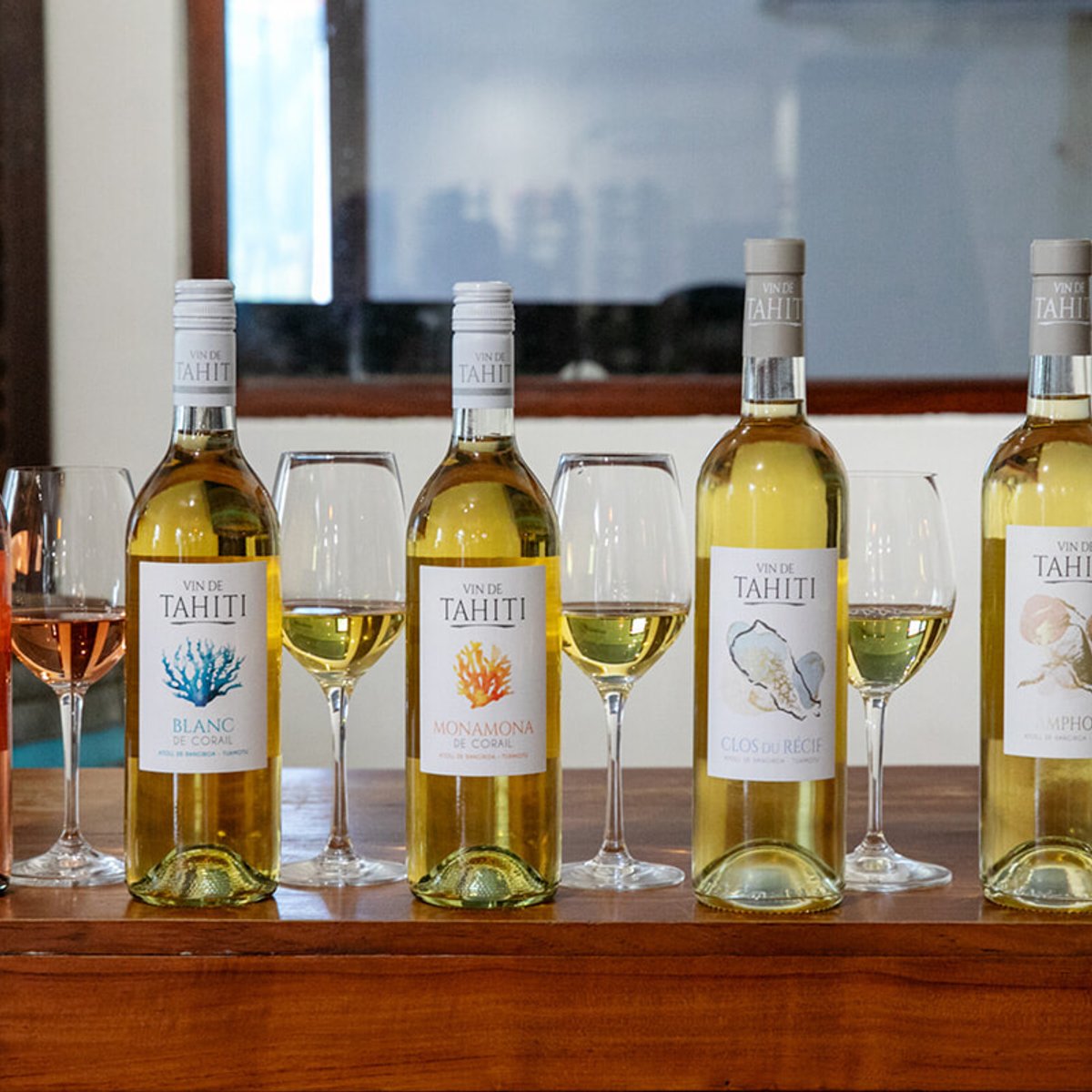 ランギロア島、アヴァトル村の一本道を走って、食べる、飲む、買う。【タヒチの島々】