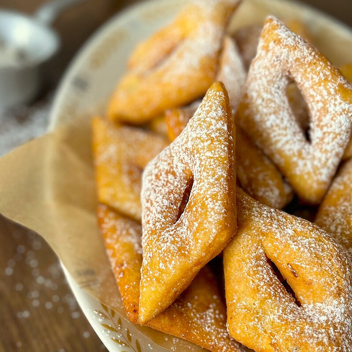 早春のイベント、マルディグラのお菓子を味わう。