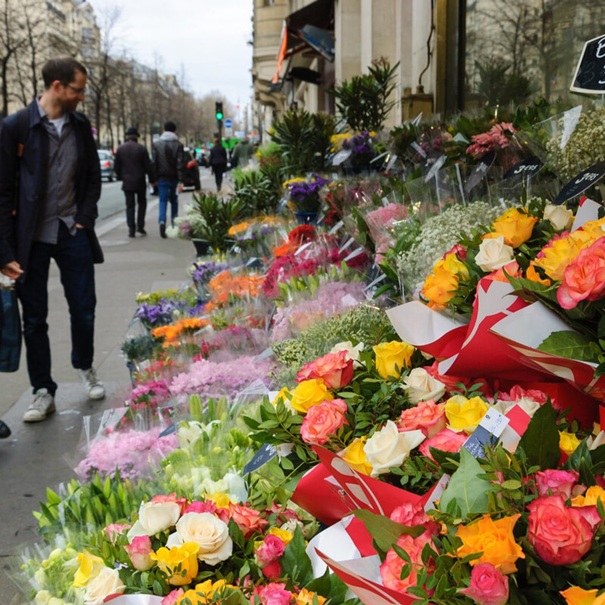 花と団子、どっちを選ぶ？ フランスのバレンタインの贈り物の定番は…