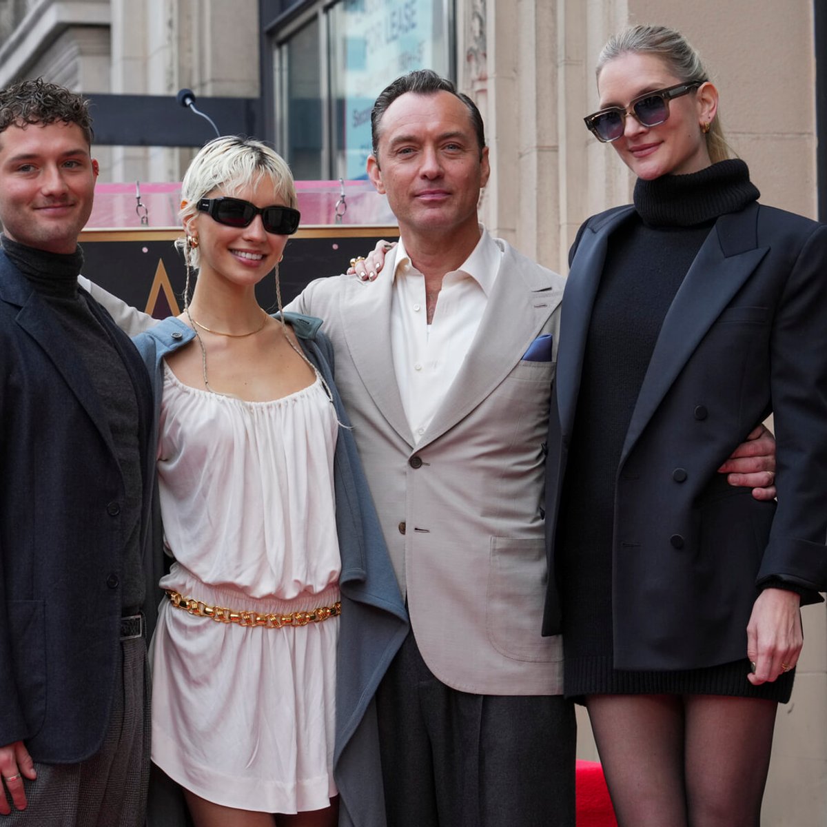 ジュード・ロウの息子ラファティ、20年前の父そっくりと話題に！