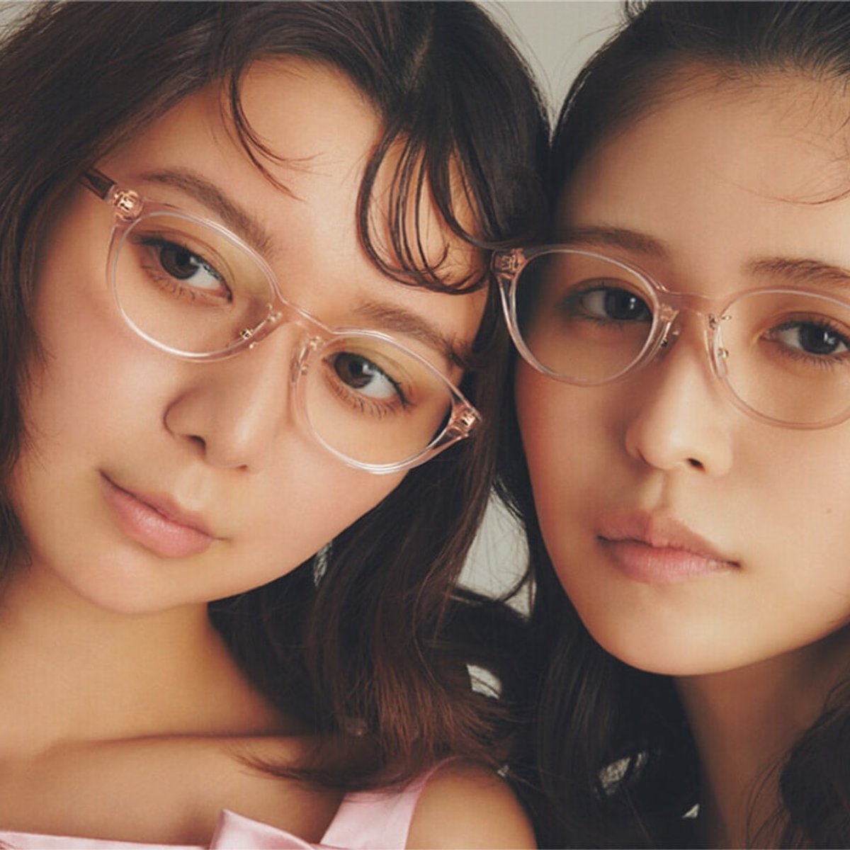 長濱ねる＆上白石萌歌、コーチのアイウエアと描く私たちのポートレート。