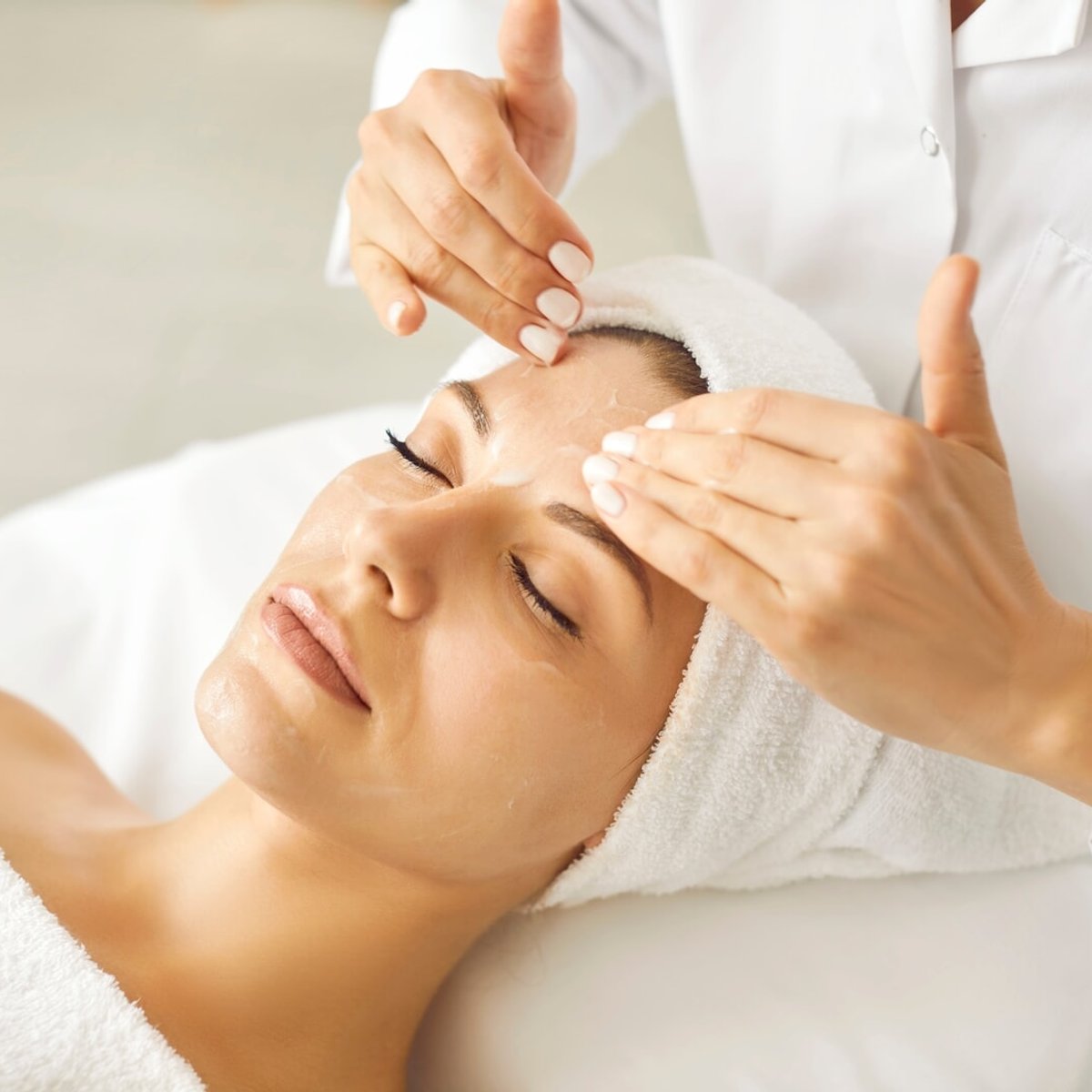 パスポートの変更が必要なほどの若返り！？ 「すさまじい」美容整形を受けた人たちのビフォーアフター。