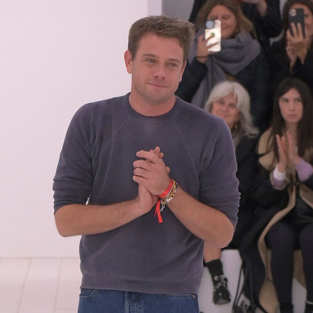 ジョナサン・アンダーソンがロエベの退任を発表。インスタグラムで感謝のコメントを投稿。