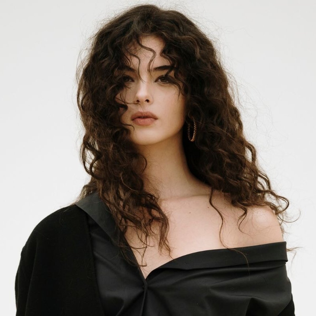 ディーヴァ・カッセル、「ノーメイク、フィルターなし」の水着姿を投稿！