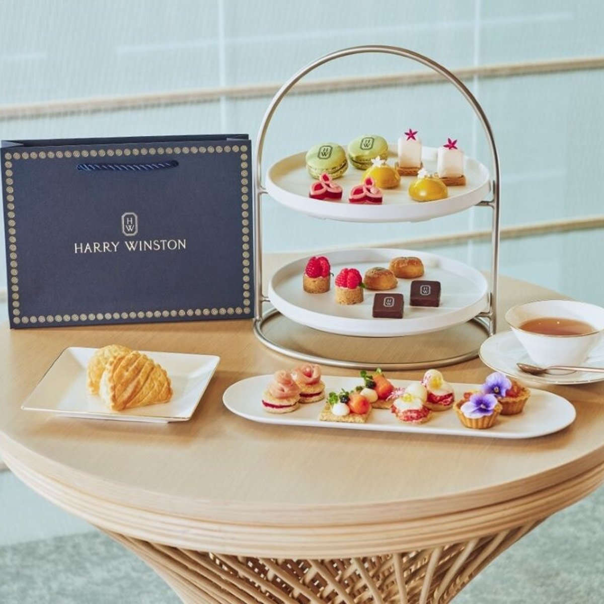 ハリー・ウィンストンが春の花々をイメージしたアフタヌーンティーを開催。