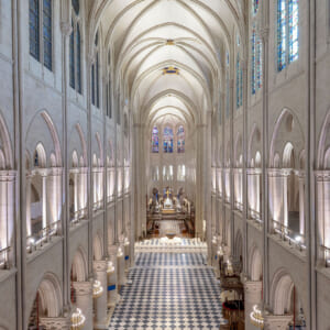 鮮やかに蘇った、フランスの象徴。ノートルダム大聖堂、再建の物語。